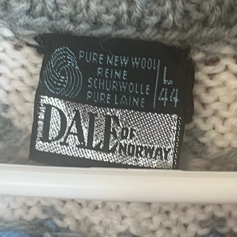 Dale of Norway Gorgeous! Wool Gray and White Patterned Women's Sweater - Picture 2 of 5